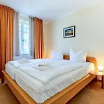 Laetitia 8 * Binz