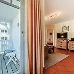 Apartment Laetitia 8 *