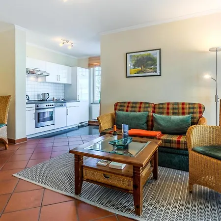 Apartment Laetitia 8 *