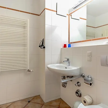 Laetitia 8 Binz
